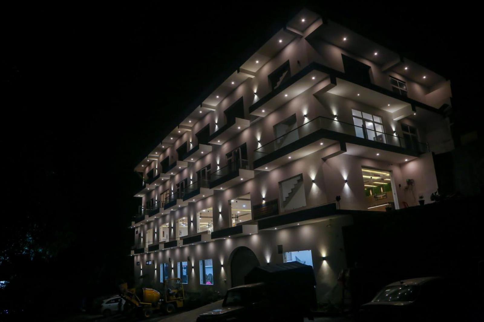 Hotel Candle Wood Chamba  Esterno foto